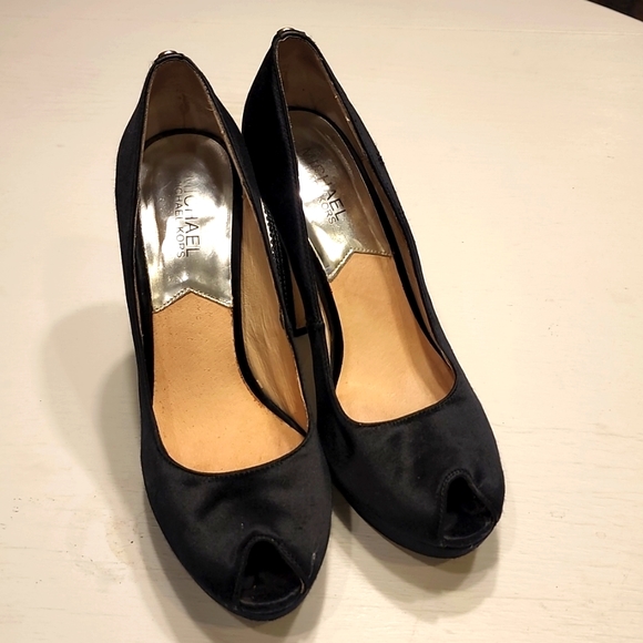 MK Nadia Studded Heel Peeptoe in EUC!!!! - Picture 2 of 8